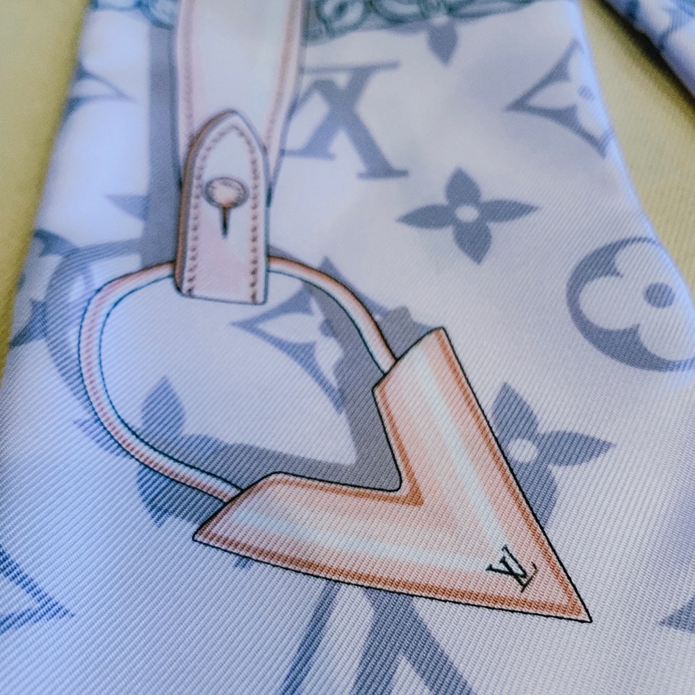 Louis Vuitton Bandeau/Scarf - Picture 3 of 4